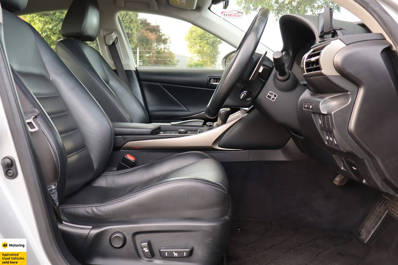 2014 Lexus IS 300h