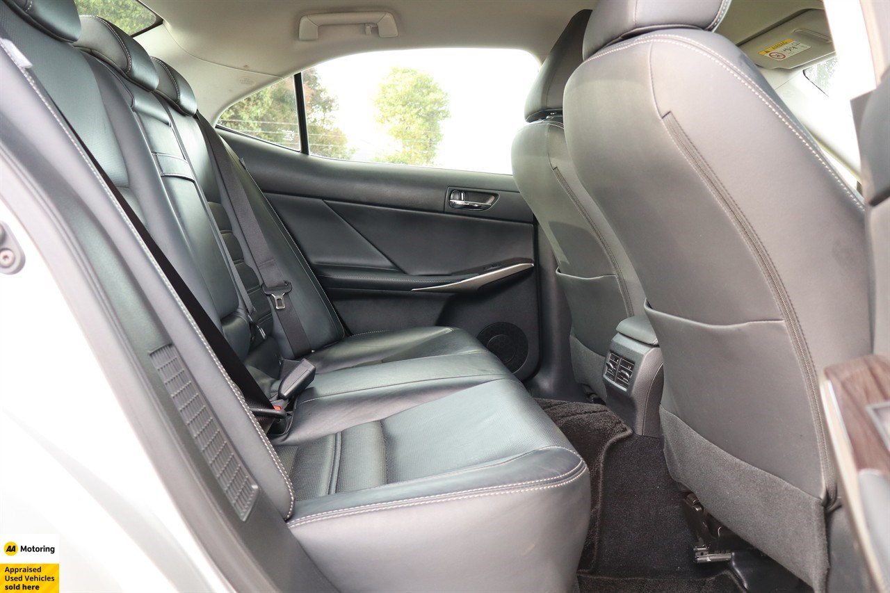 2014 Lexus IS 300h