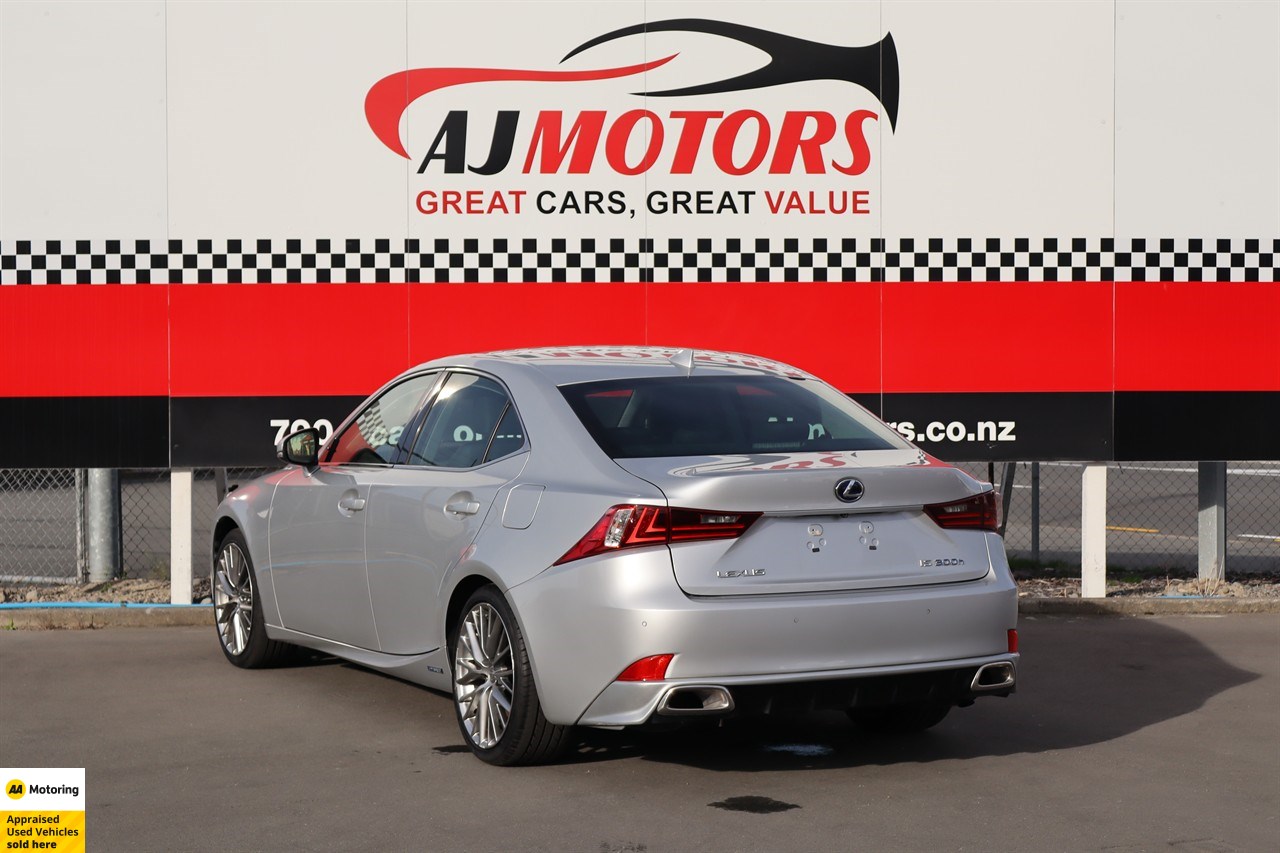 2014 Lexus IS 300h