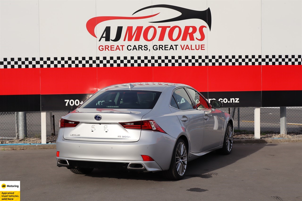 2014 Lexus IS 300h