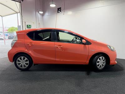 2013 Toyota Aqua - Thumbnail