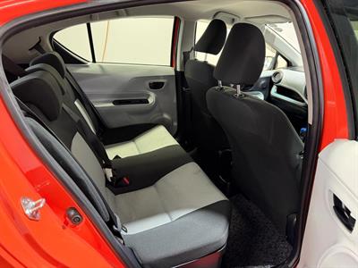 2013 Toyota Aqua - Thumbnail