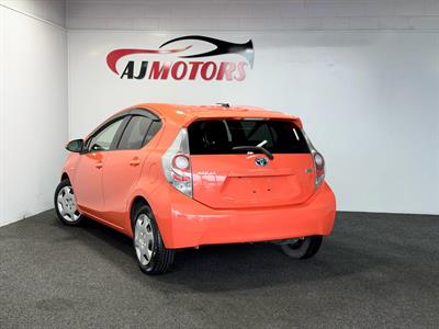 2013 Toyota Aqua - Thumbnail