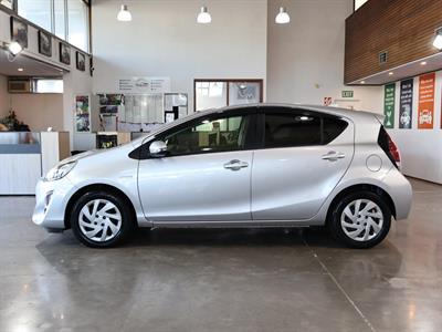 2015 Toyota Aqua - Thumbnail