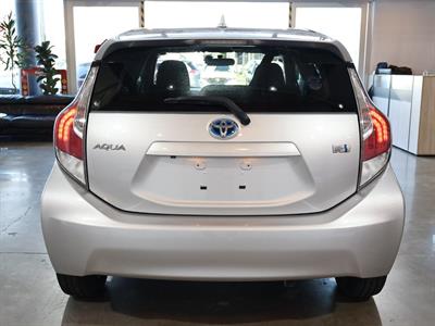 2015 Toyota Aqua - Thumbnail