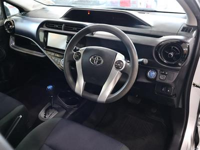 2015 Toyota Aqua - Thumbnail