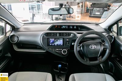 2017 Toyota Aqua - Thumbnail