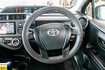 2017 Toyota Aqua - Thumbnail