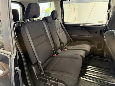 2017 Nissan Serena - Thumbnail