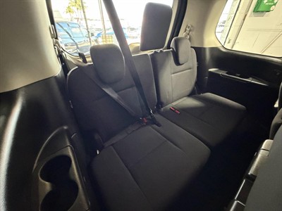 2017 Nissan Serena - Thumbnail