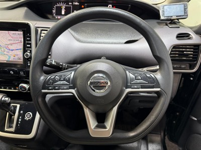 2017 Nissan Serena - Thumbnail