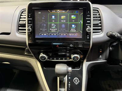 2017 Nissan Serena - Thumbnail