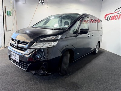 2017 Nissan Serena - Thumbnail