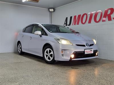 2013 Toyota Prius - Thumbnail