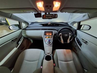 2013 Toyota Prius - Thumbnail