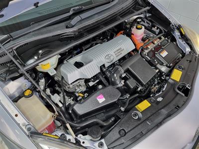2013 Toyota Prius - Thumbnail