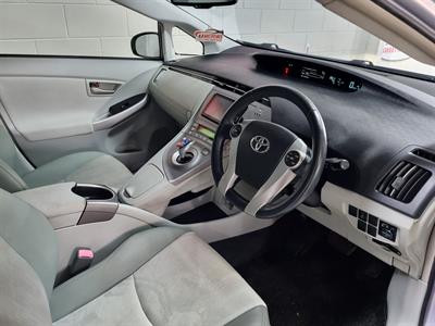 2013 Toyota Prius - Thumbnail