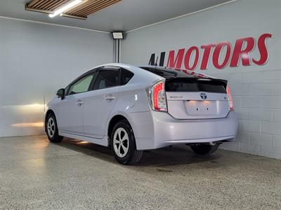 2013 Toyota Prius - Thumbnail