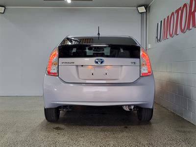 2013 Toyota Prius - Thumbnail