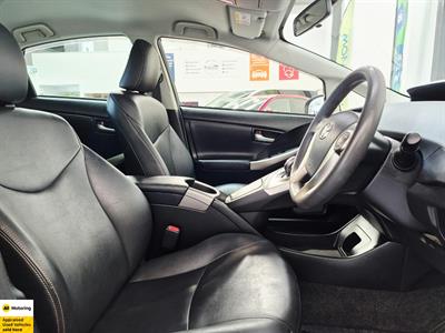 2015 Toyota Prius - Thumbnail