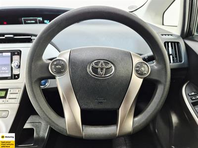 2015 Toyota Prius - Thumbnail