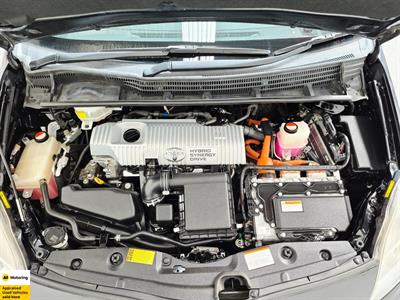 2015 Toyota Prius - Thumbnail
