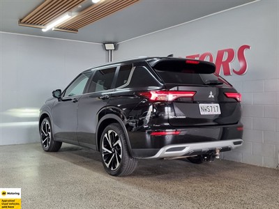 2021 Mitsubishi Outlander - Thumbnail