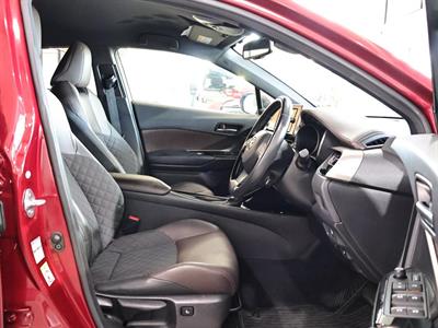 2017 Toyota C-HR - Thumbnail