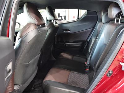 2017 Toyota C-HR - Thumbnail