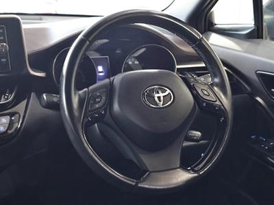 2017 Toyota C-HR - Thumbnail