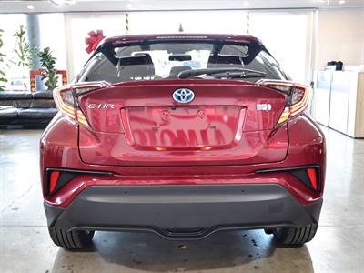 2017 Toyota C-HR - Thumbnail