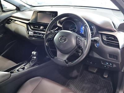 2017 Toyota C-HR - Thumbnail