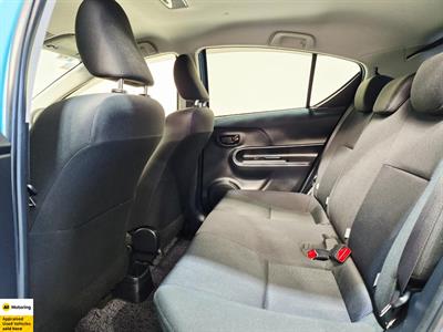 2015 Toyota Aqua - Thumbnail