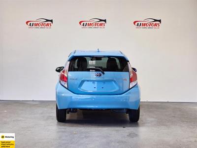 2015 Toyota Aqua - Thumbnail