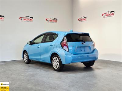 2015 Toyota Aqua - Thumbnail