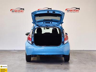 2015 Toyota Aqua - Thumbnail