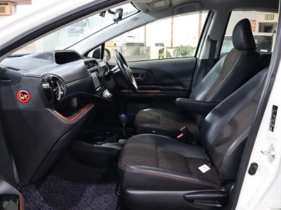 2015 Toyota Aqua - Thumbnail