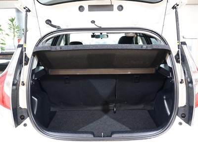 2015 Toyota Aqua - Thumbnail