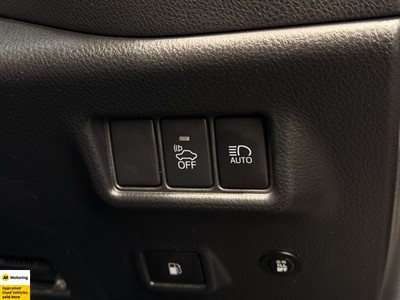 2017 Toyota C-HR - Thumbnail