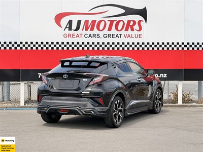 2017 Toyota C-HR - Thumbnail