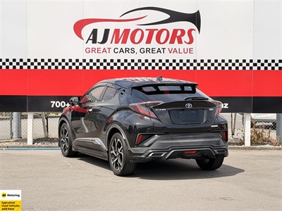 2017 Toyota C-HR - Thumbnail