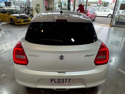 2022 Suzuki Swift - Thumbnail
