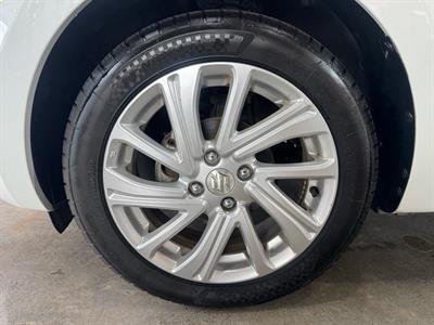 2022 Suzuki Swift - Thumbnail