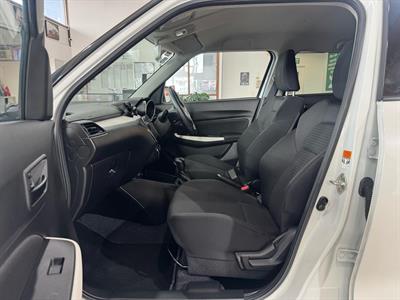 2022 Suzuki Swift - Thumbnail