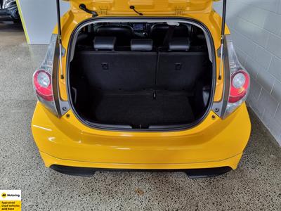 2013 Toyota Aqua - Thumbnail