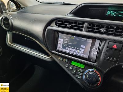 2013 Toyota Aqua - Thumbnail