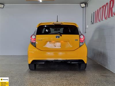 2013 Toyota Aqua - Thumbnail