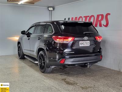 2017 Toyota Highlander - Thumbnail