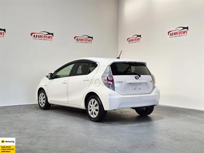2014 Toyota Aqua - Thumbnail