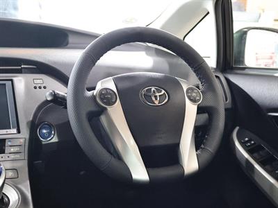 2013 Toyota Prius - Thumbnail